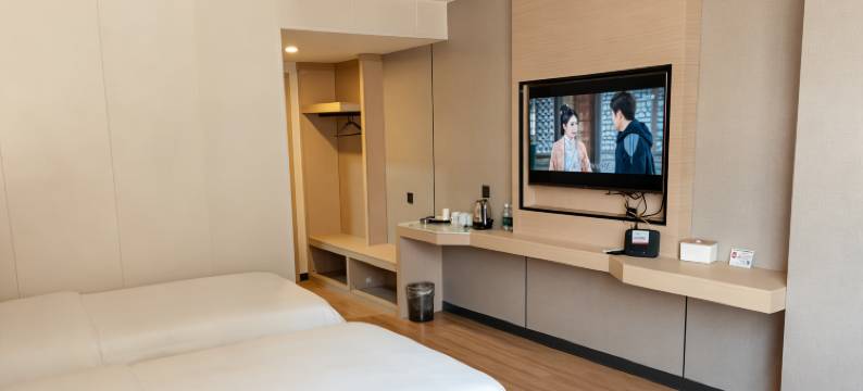 派酒店(贺州远东商城缤纷环球城店)图片