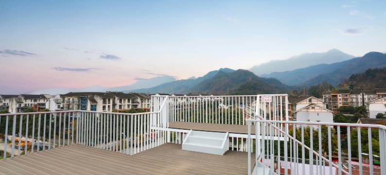 花筑·檩然亲子度假民宿(熊猫谷店)图片