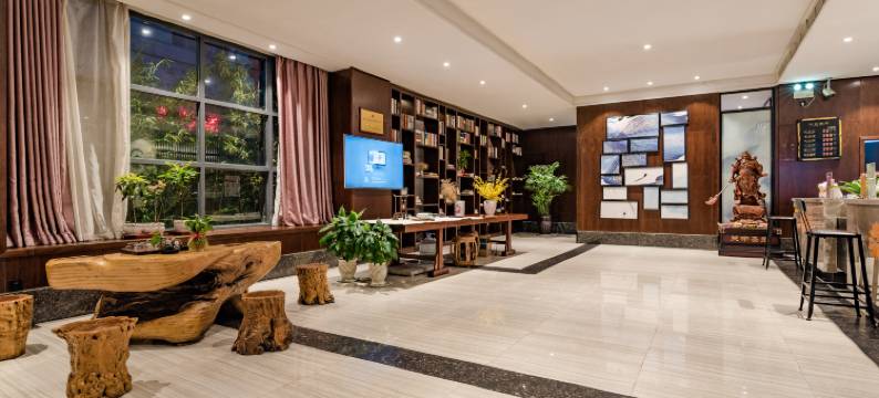 枕畔・皇庭WARMWORLDS•MAGNLWMCENWS180°观景设计酒店(DL胖东来店)图片