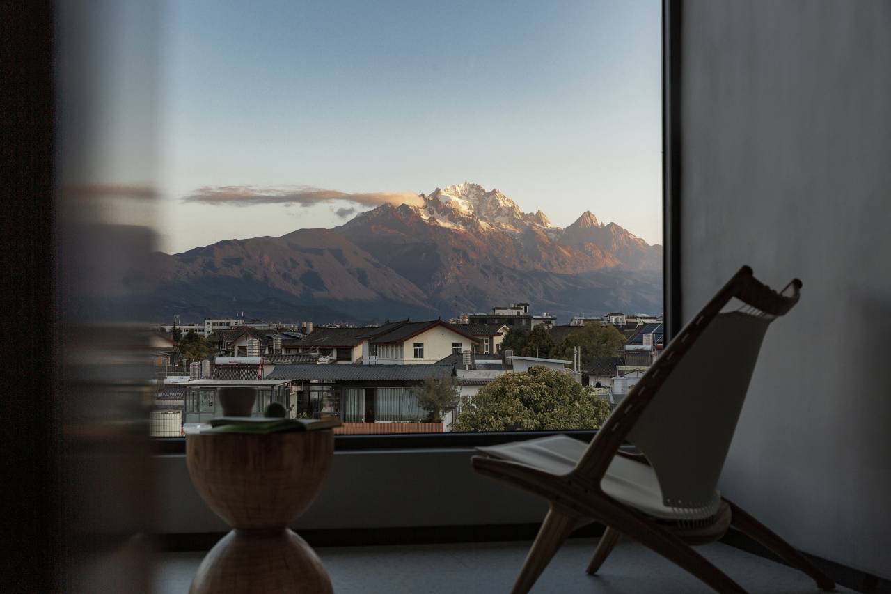 纳主·空中庭院设计师雪山观景民宿(丽江城日照金山店)图片