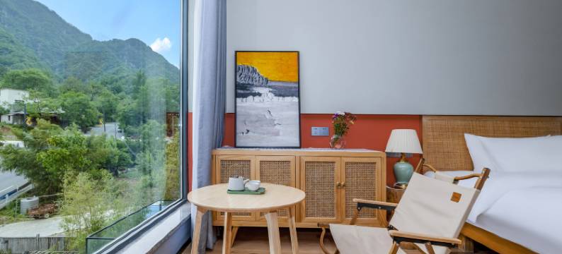 东篱·半日闲民宿(老君山中灵索道店)图片