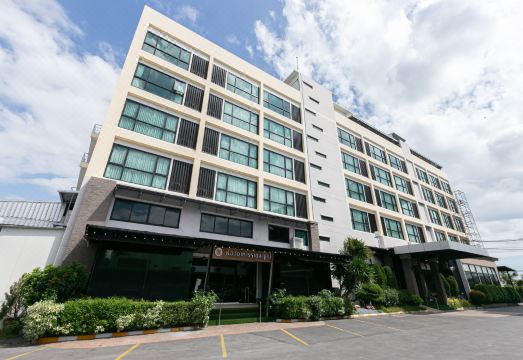 Grand Ratchapruek HotelHotel Overview