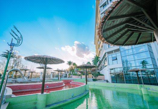 Zhenxiong Dagu Hot Spring Hotel (Daguli Happy City) Hotel Overview