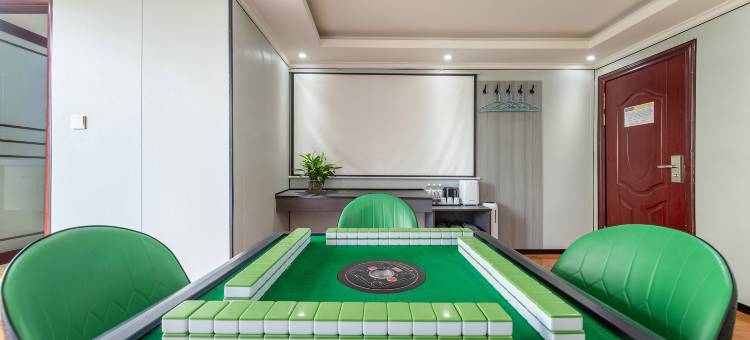 拉萨南欧西假日酒店(堆龙滨河体育公园店)图片