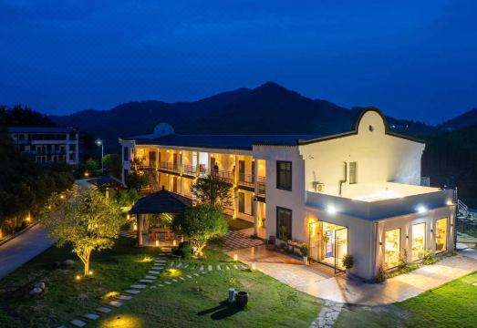 Yingshan Crescent Moon HomestayHotel Overview