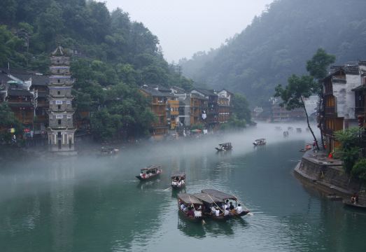 Feng Huang Jun Shang Hotel (Feng Huang Ancient Town Scenic Area, Feng Huang Bridge Branch) Hotel Overview