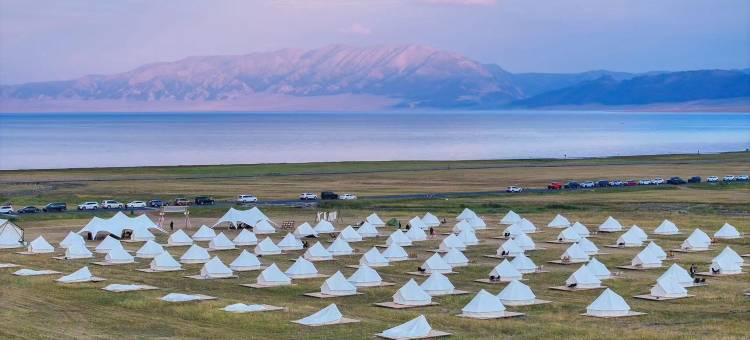 赛里木湖栖迟净海营地图片