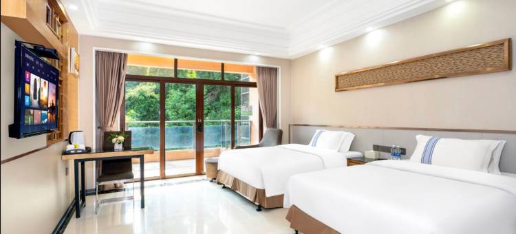 湛江湖光岩酒店(湖光岩景区西门店)图片