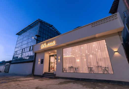 Shangri-La QiYu Oxygen Supply Homestay Hotel Overview