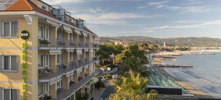 戴安诺码头宫殿 B&B 酒店(B&B Hotel Diano Marina Palace)图片