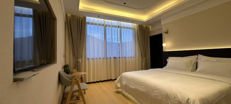 炉霍卡瓦洛日大酒店图片