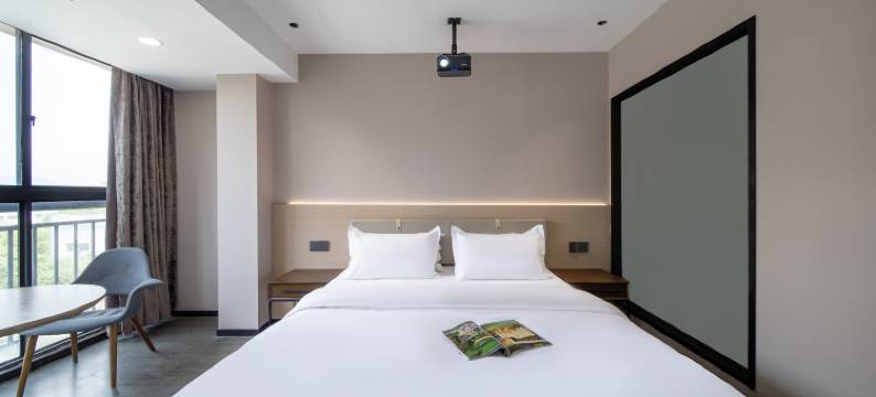 泊云影音酒店(海宁尖山新区店)图片