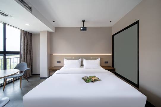 泊云影音酒店(海宁尖山新区店)