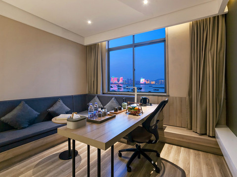 厦门丽呈睿轩酒店(海沧湾嵩屿客运码头店)