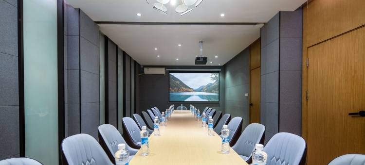 R ROYALSS HOTEL(九寨沟游客中心店)图片