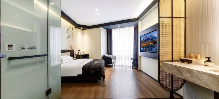 临里·和悦酒店(乐山高铁站世豪广场店)图片