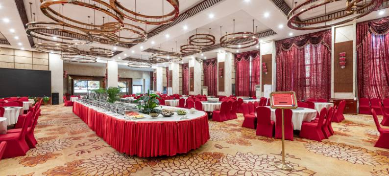 霖多温泉酒店(梁家寨店)图片