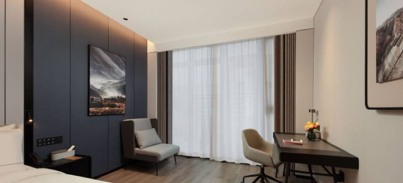 西安高新丈八六路地铁站亚朵酒店图片