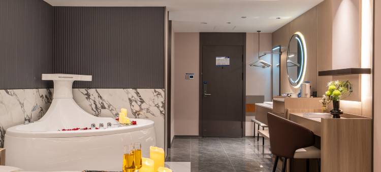 叶与晨电竞电影酒店(曼哈顿广场燕庄地铁站店)图片