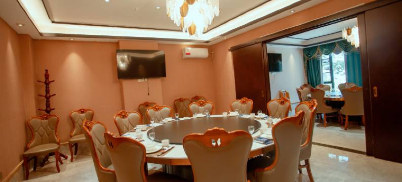 楚雄丽呈睿轩酒店(东兴中学政务中心店)图片