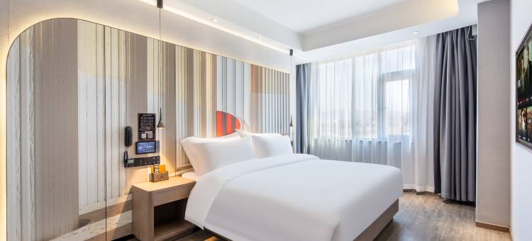 麦田亚曼国际酒店(廿三里开元南街店)图片