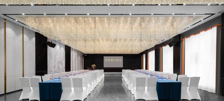 张掖尚景假日酒店(爱琴海购物中心高铁西站店)图片