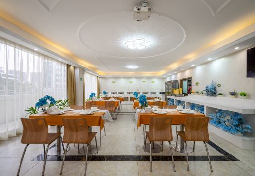 Vienna Hotel (Bolo West Bus Station) Hotel Overview