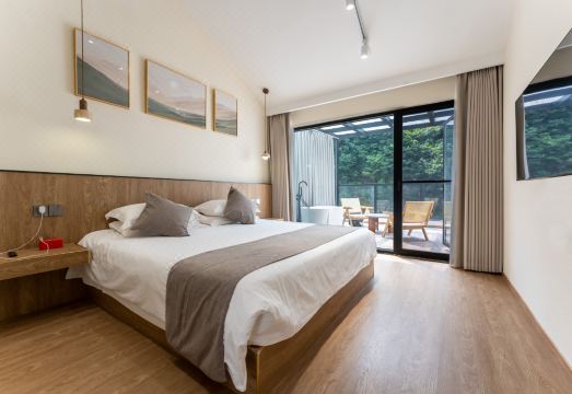 Timely rain Hotel Overview