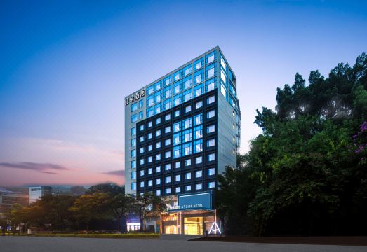 Atour Hotel (Nanshan Road, Xiamen Xianyue Park) over view