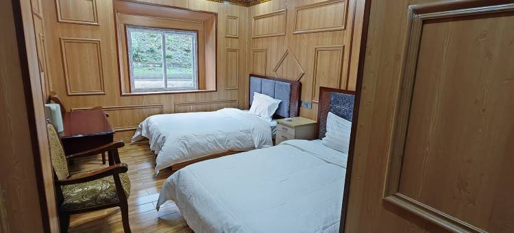 稻城亲近小屋民宿图片
