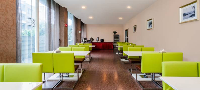 绵竹知己堂酒店(中心广场店)图片