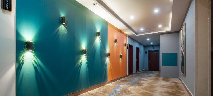 内乡周末阳光主题酒店图片