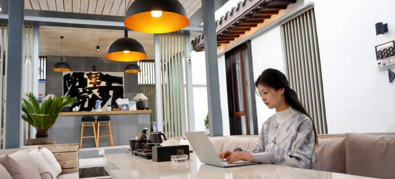 院里院外酒店(楚雄彝人古镇度假区高铁站店)图片