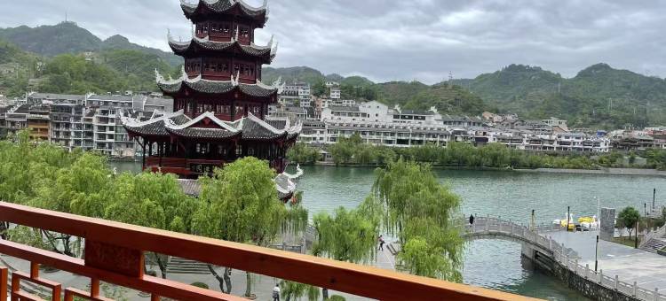 河塘夜景江景•SlowTime美学民宿(镇远古城景区店)图片