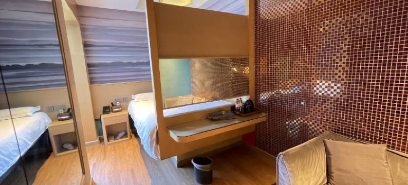 璞涵景岸酒店(燕儿岛路地铁站店)图片