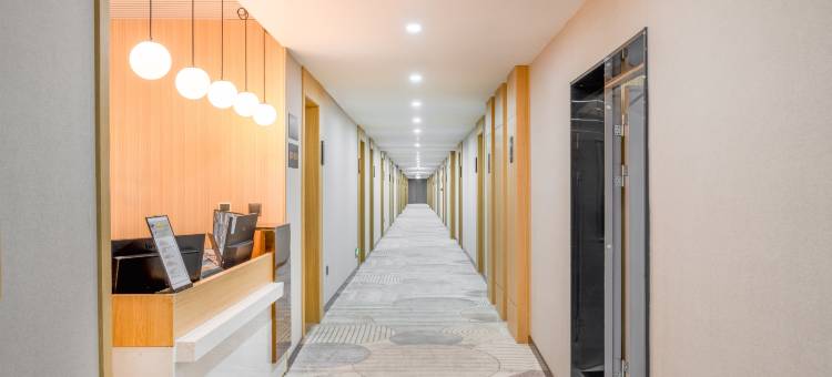 艺选安來酒店(天津五大道南开大学八里台地铁站店)图片