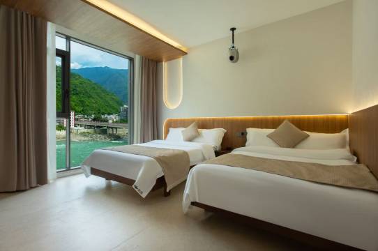 泸定大渡听风民宿(泸定桥景区店)图片