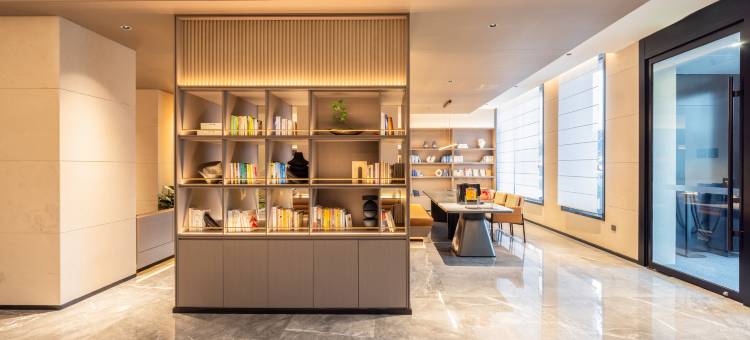 鞍山火车站人民公园亚朵酒店图片