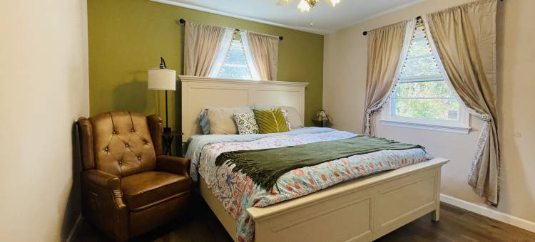 普林斯顿市中心优雅三卧两卫住宅 + 免费停车(Elegant 3BR/2BA House in the Heart of Princeton + Free Parking)图片