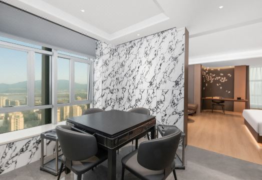 Renjoy Hotel (Yintaicheng Chonghemen Square) Hotel Overview