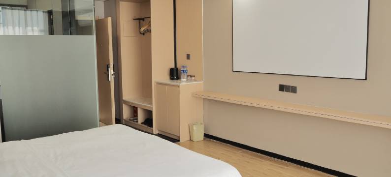 金铂特假日酒店(常平东莞东站店)图片