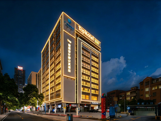 TOP Hotel首席设计师酒店(千灯湖度假区广佛电商城店)