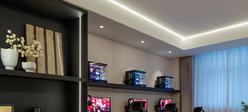 叁S电竞酒店(镇江火车站万达广场店)图片