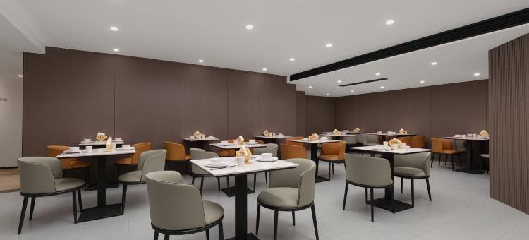 优恩电竞酒店(贵阳白云区政府云峰大道地铁站店)图片