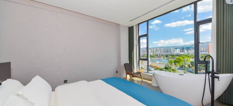 大理星辰海大海景酒店(大理站兴盛大桥店)图片