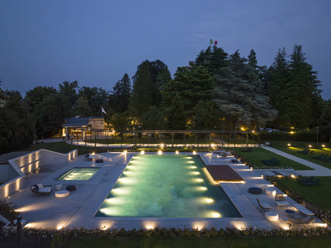 瓦雷泽皇宫大酒店