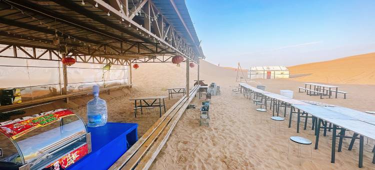 中卫楠溪腾格里沙漠露营地图片