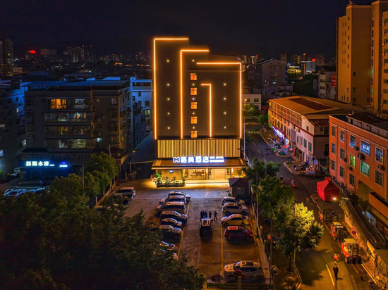 格美酒店(万达广场店)