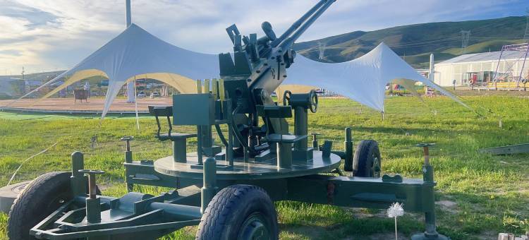 青海湖同宝山登山观湖特色野奢露营民宿图片