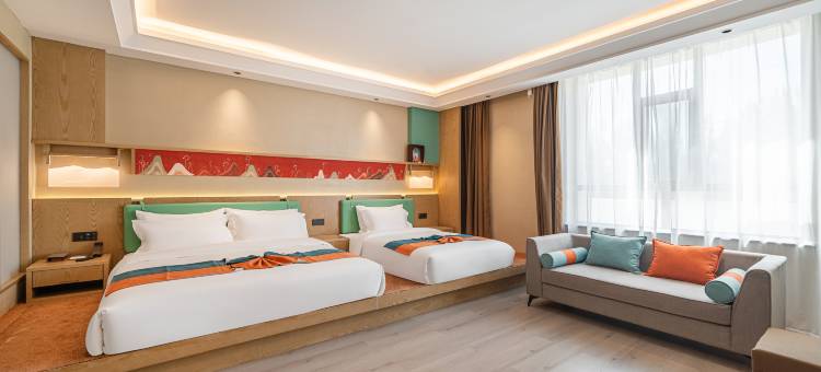 敦煌臻越●金曼国际酒店(沙洲夜市店)图片